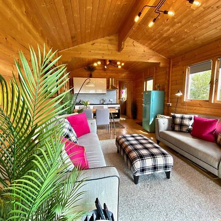Yealm Cabin Self Catering Log Cabin In Devon With Hot Tub Plymouth Esterno foto