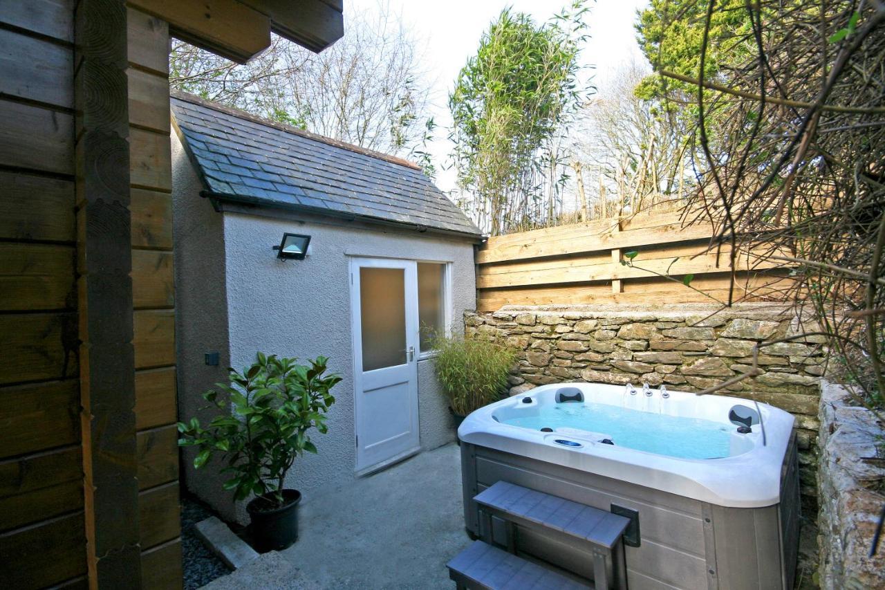 Yealm Cabin Self Catering Log Cabin In Devon With Hot Tub Plymouth Esterno foto