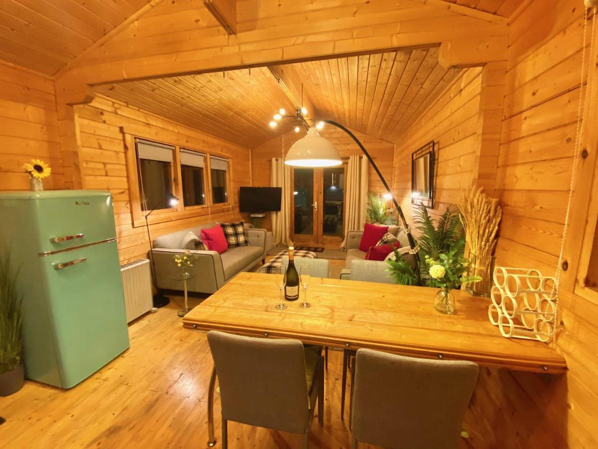 Yealm Cabin Self Catering Log Cabin In Devon With Hot Tub Plymouth Esterno foto