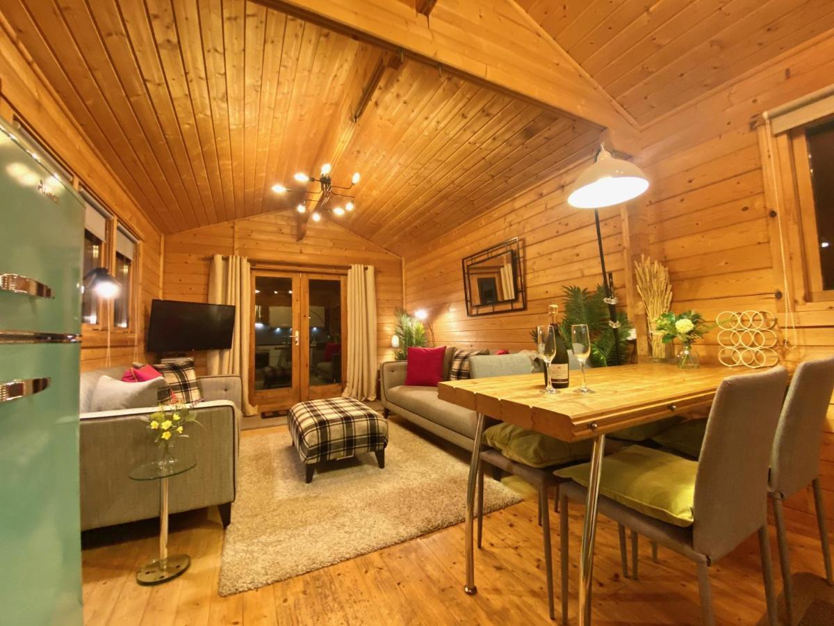 Yealm Cabin Self Catering Log Cabin In Devon With Hot Tub Plymouth Esterno foto