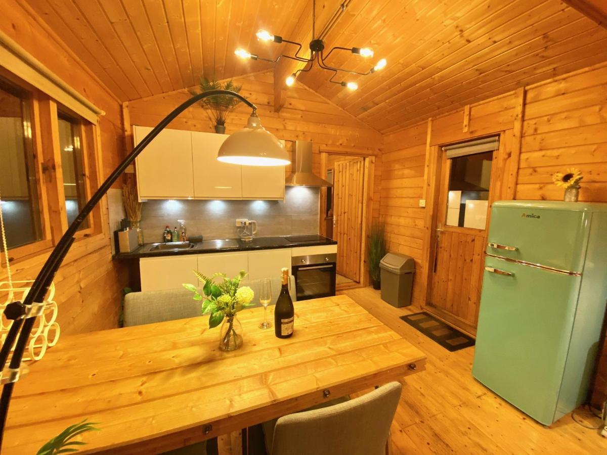 Yealm Cabin Self Catering Log Cabin In Devon With Hot Tub Plymouth Esterno foto