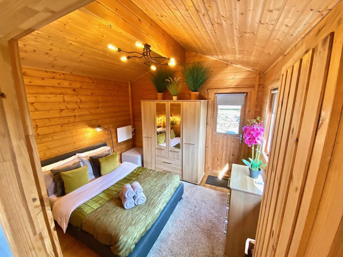Yealm Cabin Self Catering Log Cabin In Devon With Hot Tub Plymouth Esterno foto